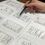 La main invisible de l'interface : Comment les biais de conception façonnent ce que nous apprenons (et comment nous l'apprenons) en ligne