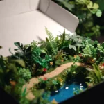 Un diorama de forêt tropicale fabriqué à la main - le point de départ de toute grande scène miniature.